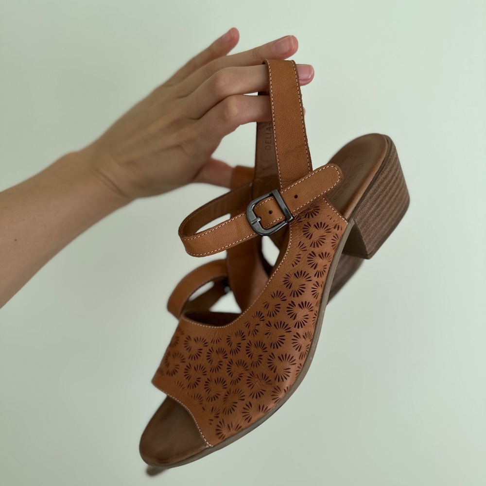 Spring Step Soft Leather Heel Open Toe Strappy Sandals Tan/Camel size 11
